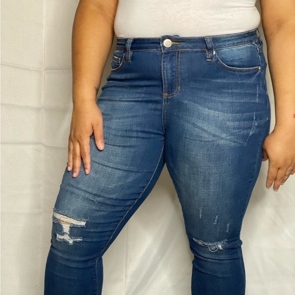 Lite Distressed Skinny Jeans